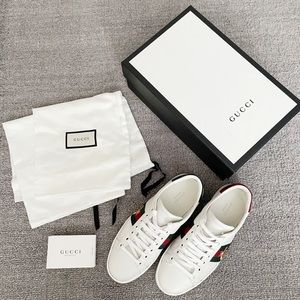 Gucci Women’s Ace Sneaker with Bee.